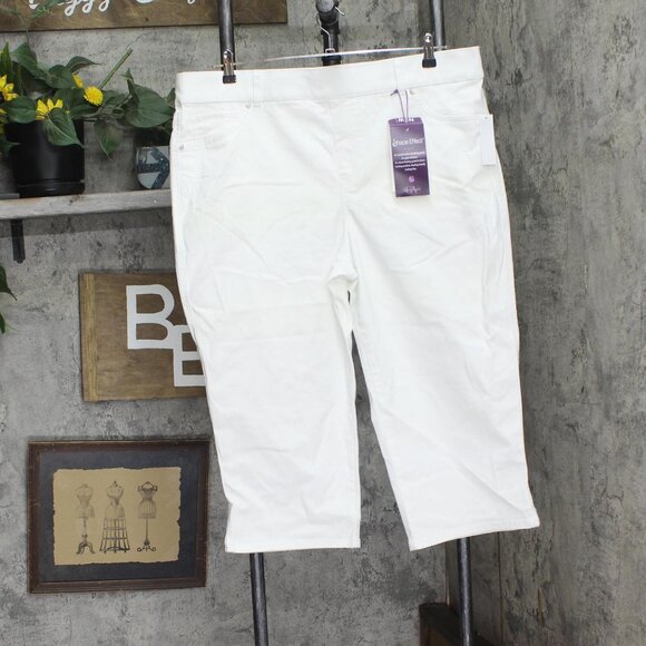 Gloria Vanderbilt Plus Size Shape-Effect High-Rise Capri Jeans Vintage White 18W - Picture 1 of 5
